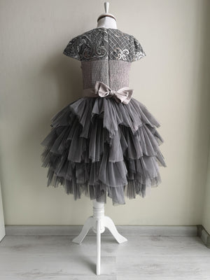 Rochie CopatiLudica culoare Gri inchis, rochie cu dantela si paiete. Rochii Elegante, Gala Fete. Rochite de ocazie, evenimente. Livrare gratuita pe Copatiliu.ro