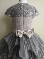 Rochie CopatiLudica culoare Gri inchis, rochie cu dantela si paiete. Rochii Elegante, Gala Fete. Rochite de ocazie, evenimente. Livrare gratuita pe Copatiliu.ro