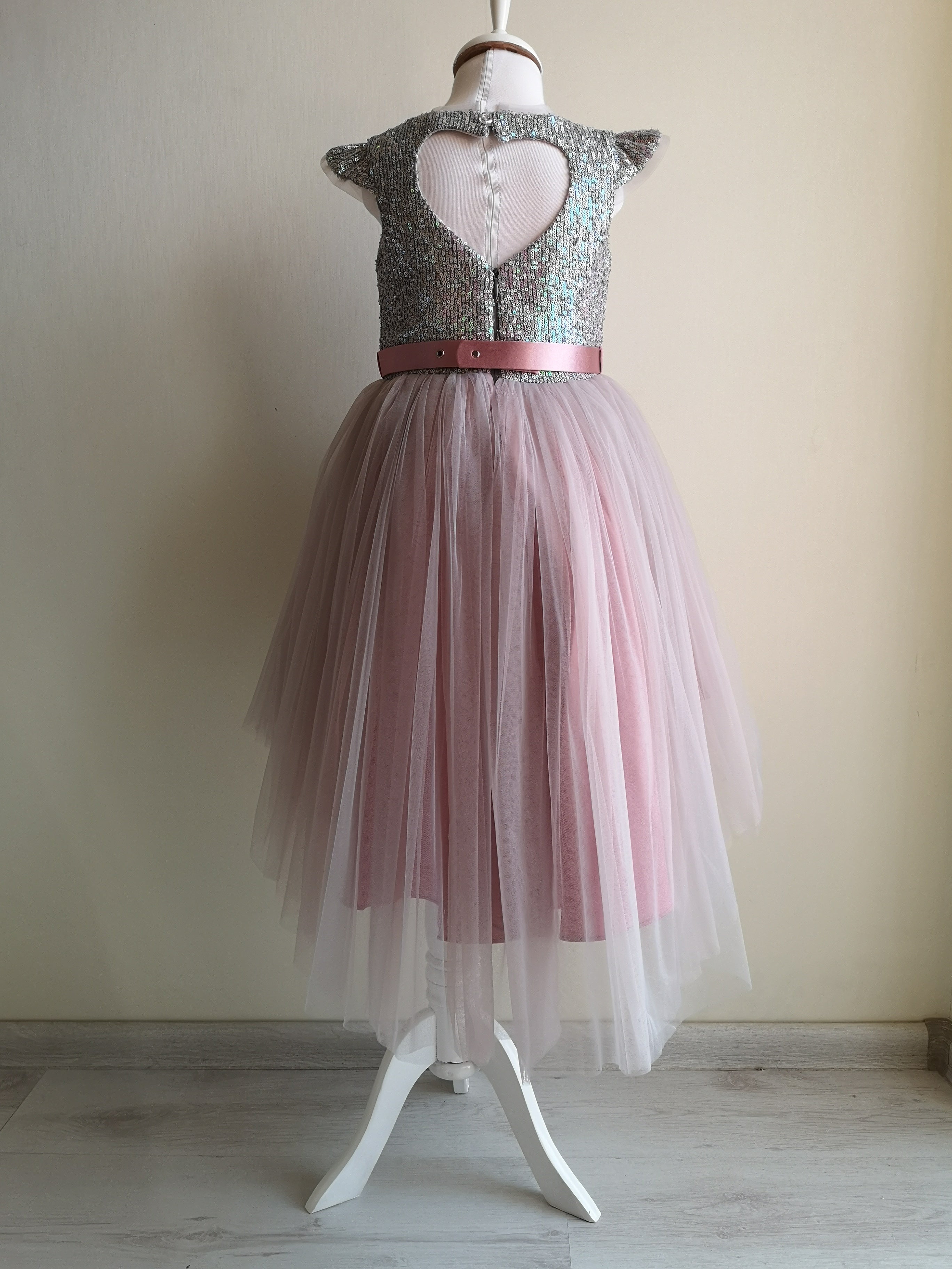 Rochie CopatiLeah culoare Roz, rochie cu bust argintiu. Rochii Elegante Fete. Rochite de ocazie, evenimente. Livrare gratuita pe Copatiliu.ro