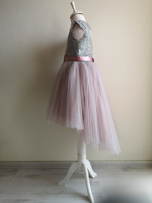 Rochie CopatiLeah culoare Roz, rochie cu bust argintiu. Rochii Elegante Fete. Rochite de ocazie, evenimente. Livrare gratuita pe Copatiliu.ro